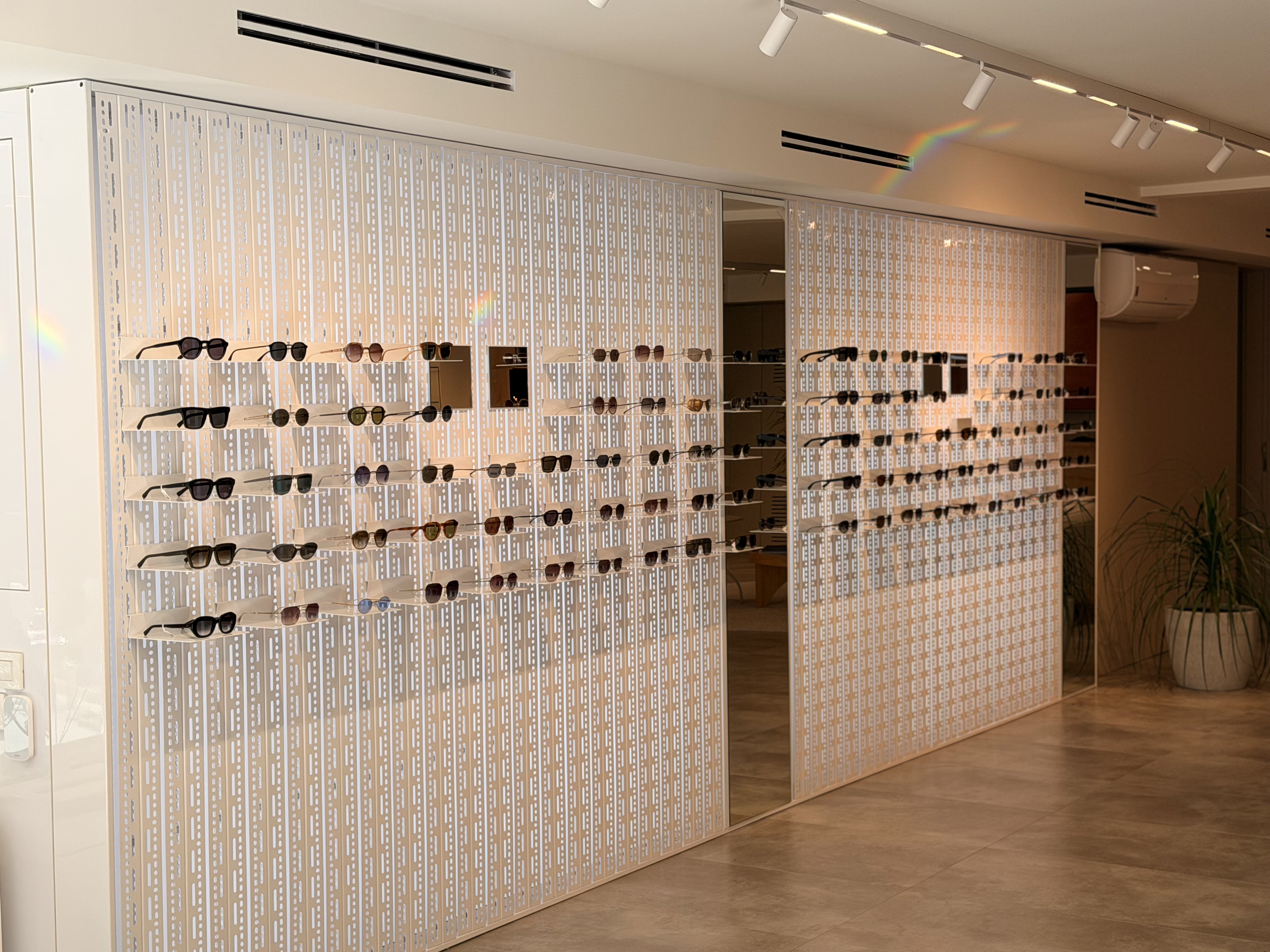 UNIQ Optik ekibi ve uzman optisyen kadrosu - Nişantaşı İstanbul